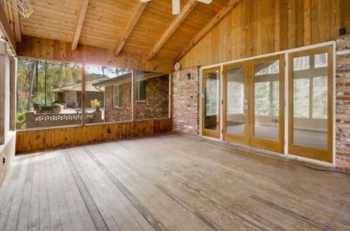 2607 Hawthorne Dr, Atlanta GA 30345-1328 exterior