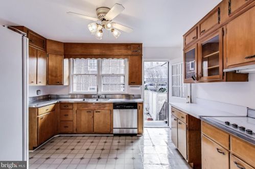 1101 Morningside Ln, Alexandria VA 22308-1042 exterior