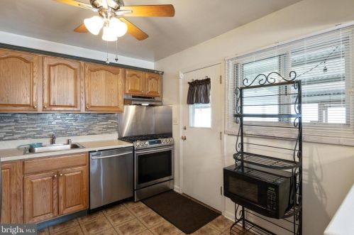 215 Ridgely Rd, Glen Burnie MD 21061-4513 exterior