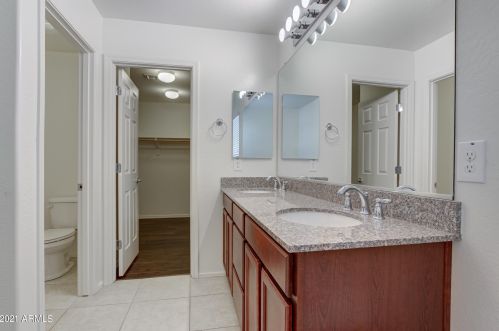 2694 73 Dr, Phoenix AZ 85043-2044 exterior