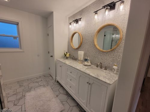 9 Apache Trl, Rockaway NJ  07866-1028 exterior