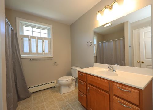 8 Graham Rd, Concord NH 03301-6900 exterior