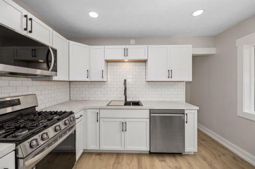 902 Kampenga Ave, Meskegon MI 49442 exterior