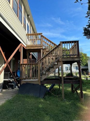 332 Hawthorne Ave, Derby CT 06418-1119 exterior