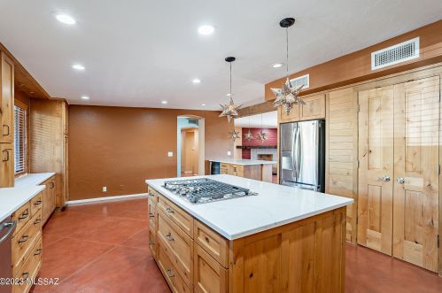 4305 Avenida Del Cazador, Tucson AZ  85718-7065 exterior