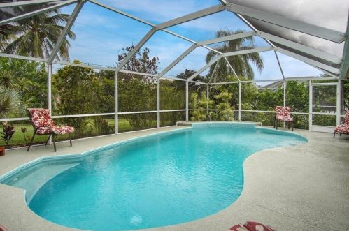 241 Dalton Cir, Fort Pierce FL 34953-5846 exterior