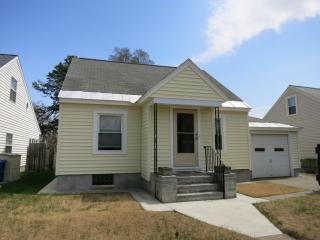 1221 Evergreen Ave, Schenectady, NY 12306-2823