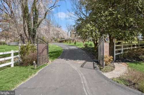 9111 Cherbourg Dr, Rockville, MD 20854-3107