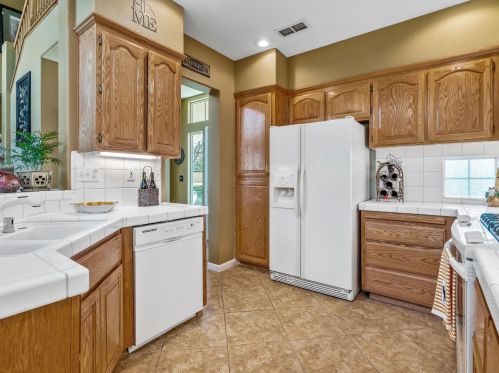 253 Marsalla Dr, Folsom CA 95630-7201 exterior