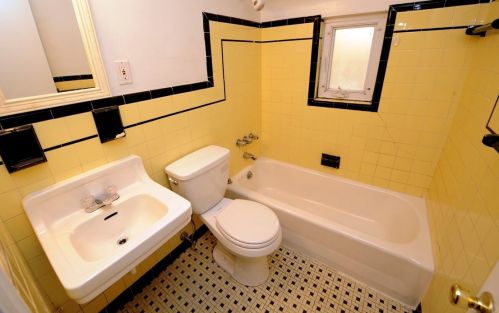 2029 Fairland St, Pittsburgh PA 15210-4013 exterior