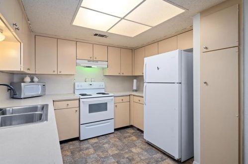 7241 Coronado Cir, Austin TX 78752-2008 exterior