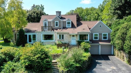 7338 Range Line Rd, Milwaukee, WI 53209-2027