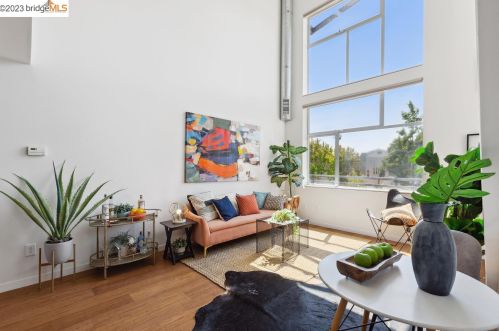 2400 Dowling Pl, Berkeley CA 94705-2085 exterior