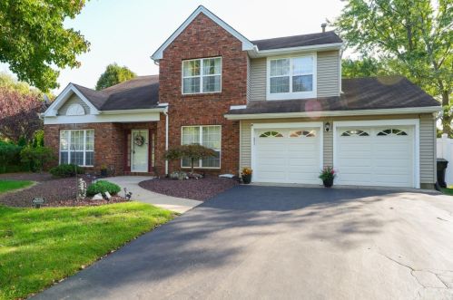 21 Thrush Ct, Old Bridge, NJ 08857-3501