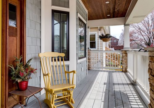 5330 Winnemac Ave, Chicago, IL 60630-2220