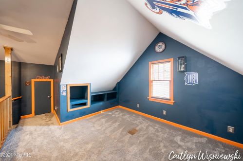 941 Northlawn St, Grand Rapids MI 49505-3717 exterior