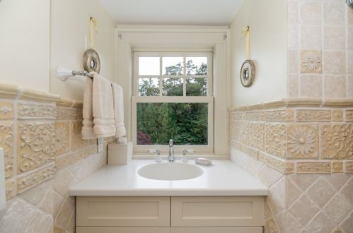 58 Eastern Pt Blvd, Gloucester MA 01930-4405 exterior