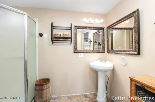 10049 Cressey Rd, Plainwell MI 49080-9044 exterior