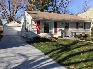 3008 Fulford St, Kalamazoo, MI 49001-4454