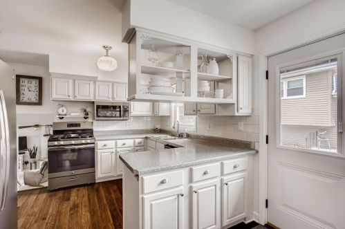 366 Commonwealth Ln, Elmhurst IL 60126-4918 exterior