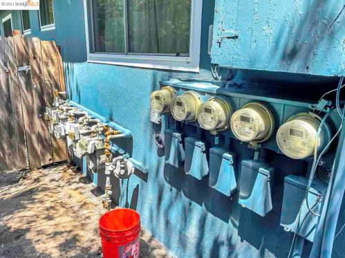 2110 Bonar St, Berkeley CA 94702-1808 exterior