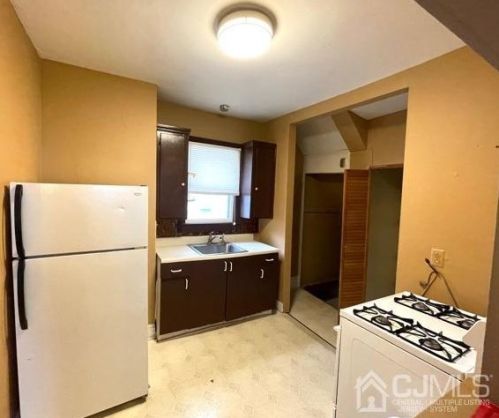 28 Stone St, New Brunswick NJ 08901-1138 exterior