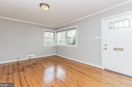 6410 Cavalier Dr, Alexandria, VA 22307-1301