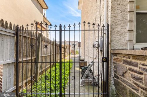 135 63rd St, Philadelphia PA 19139-2202 exterior