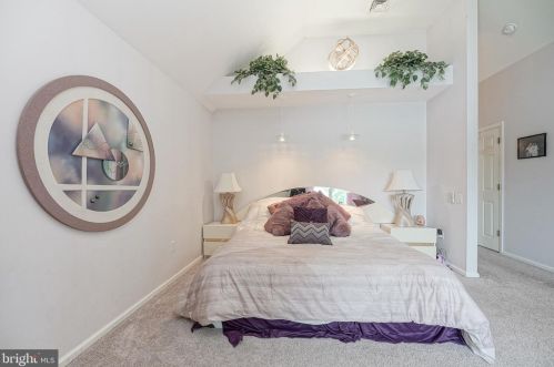 42 Hamilton Lk Dr, Trenton NJ 08619-3437 exterior