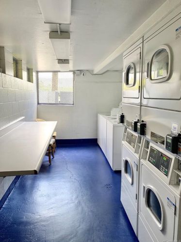 2281 Ala Wai Blvd, Honolulu HI  96815-2635 exterior