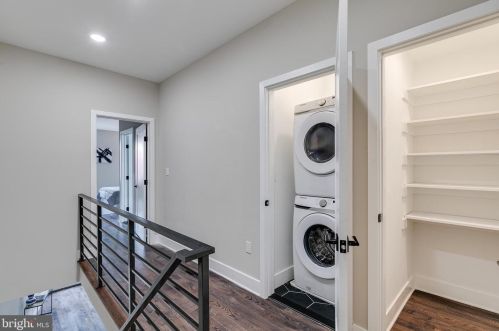 1013 24th St, Philadelphia PA  19146-2543 exterior