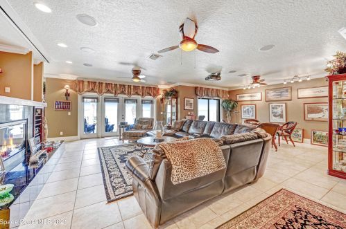 2255 Tropical Trl, Merritt Island FL 32952-4102 exterior