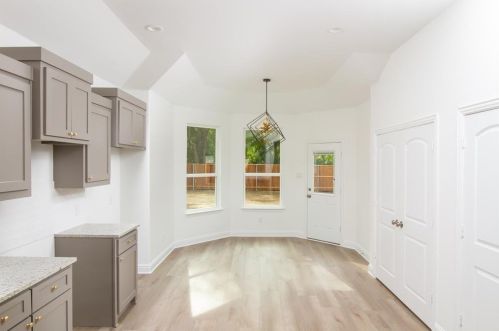 559 Elkhart Ave, Dallas TX  75217-5107 exterior