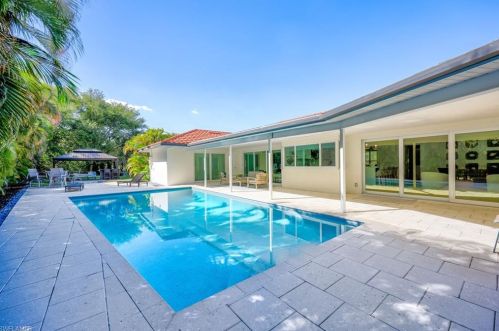 300 Country Clb Dr, Naples FL 34110-1144 exterior