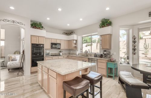 4564 Chisum Trl, Phoenix AZ  85050-8525 exterior