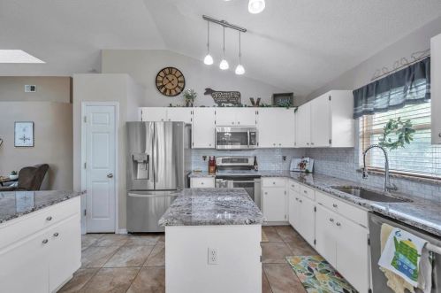 9616 Long Meadow Dr, Tampa FL  33615-1236 exterior