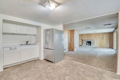 9552 Indian Rdg Dr, Sandy UT 84092-2945 exterior
