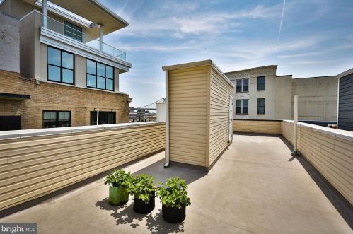 213 Green St, Philadelphia PA exterior