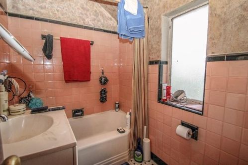 1313 Greentree Rd, Pittsburgh PA 15220-2004 exterior