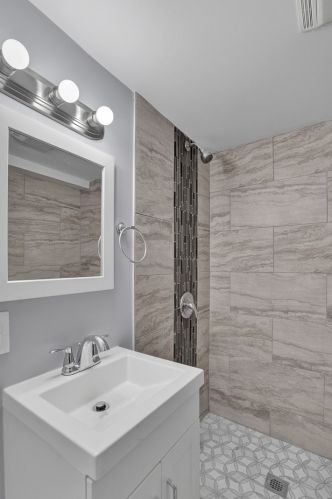 8232 Ridgeland Ave, Chicago IL  60617-1744 exterior