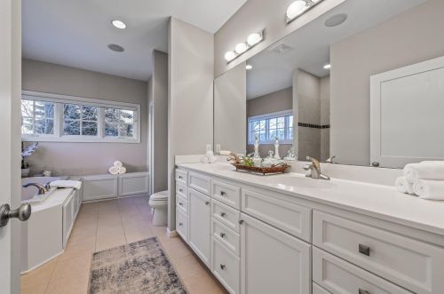 3211 Crestmoor Dr, Saint Paul MN 55125-5010 exterior