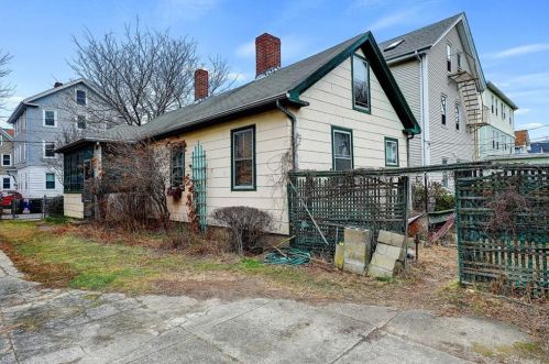 53 Preston St, Providence, RI 02906-3816