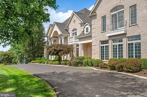 12705 Greenbriar Rd, Rockville MD 20854-6324 exterior