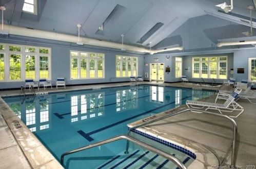 176 Country Club Dr, Seymour CT 06478-1199 exterior