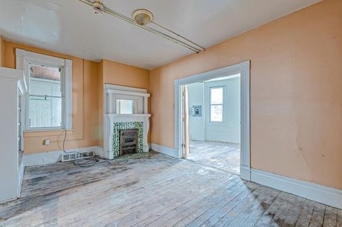 222 Amanda Ave, Pittsburgh, PA 15210-2150