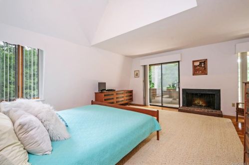 22 Carolyn Pl, Armonk NY 10504-1101 exterior