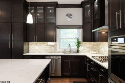 70 Elmwood Dr, Livingston NJ 07039-2231 exterior