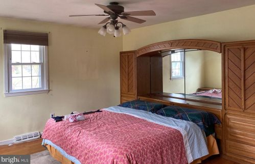 1172 Laurel Ln, Huntingdon Valley PA 19006-3216 exterior