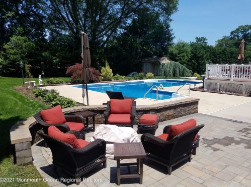 117 Beechwood Ave, West Long Branch NJ 07764-1801 exterior