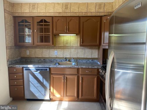 4 Driscoll Ct, New Brunswick NJ  08902-4159 exterior